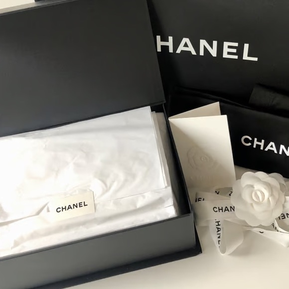 Chanel Classic Flap - Picture 9 of 9